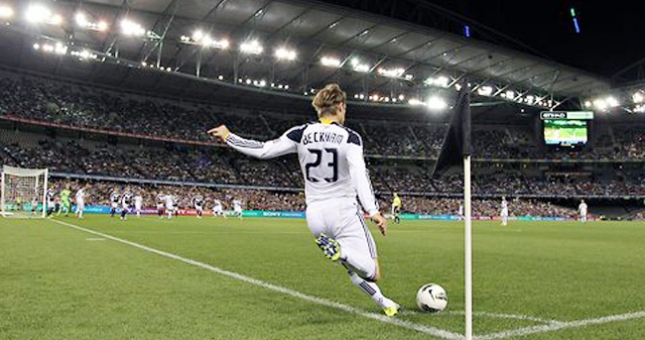 Video: Cú đá phạt góc thành bàn của David Beckham